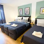 Charmantes 3-zi-apartment Am Schloessle In Lechhausen-garage-balkon-kueche-smart Tv