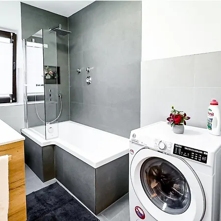 Charmantes 3-zi-apartment Am Schloessle In Lechhausen-garage-balkon-kueche-smart Tv Appartamento *