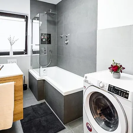 Charmantes 3-zi-apartment Am Schloessle In Lechhausen-garage-balkon-kueche-smart Tv * Augusta