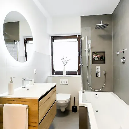 Charmantes 3-zi-apartment Am Schloessle In Lechhausen-garage-balkon-kueche-smart Tv Appartamento Augusta