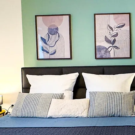 Charmantes 3-zi-apartment Am Schloessle In Lechhausen-garage-balkon-kueche-smart Tv Appartamento