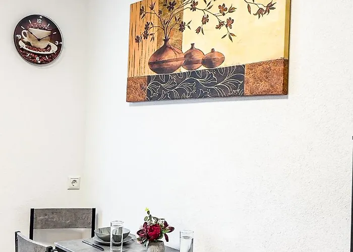 Charmantes 3-zi-apartment Am Schloessle In Lechhausen-garage-balkon-kueche-smart Tv Apartamento *