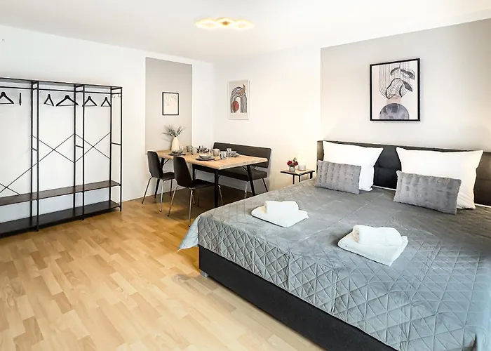 Charmantes 3-zi-apartment Am Schloessle In Lechhausen-garage-balkon-kueche-smart Tv Apartamento *