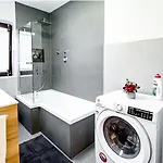Charmantes 3-zi-apartment Am Schloessle In Lechhausen-garage-balkon-kueche-smart Tv Lägenhet *
