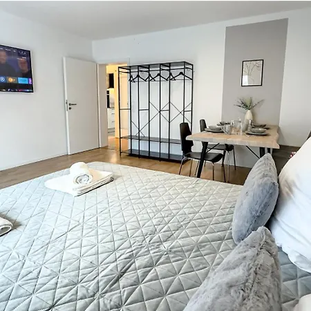 Apartment Charmantes 3-zi-apartment Am Schloessle In Lechhausen-garage-balkon-kueche-smart Tv