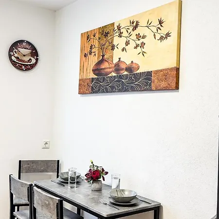 Charmantes 3-zi-apartment Am Schloessle In Lechhausen-garage-balkon-kueche-smart Tv Apartment *