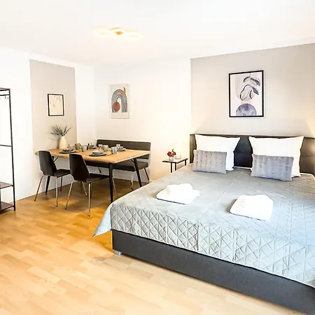 Lägenhet Charmantes 3-zi-apartment Am Schloessle In Lechhausen-garage-balkon-kueche-smart Tv Augsburg