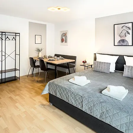 Charmantes 3-zi-apartment Am Schloessle In Lechhausen-garage-balkon-kueche-smart Tv Apartment *