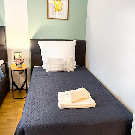 Charmantes 3-zi-apartment Am Schloessle In Lechhausen-garage-balkon-kueche-smart Tv * اوغسبورغ