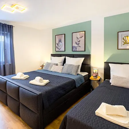Lägenhet Charmantes 3-zi-apartment Am Schloessle In Lechhausen-garage-balkon-kueche-smart Tv